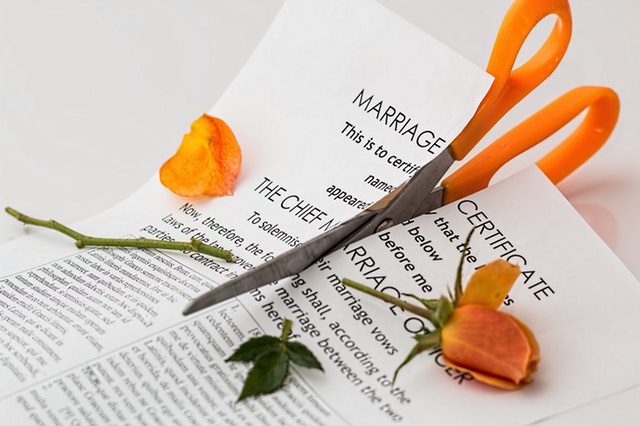 minimize attorney's fees in a divorce
